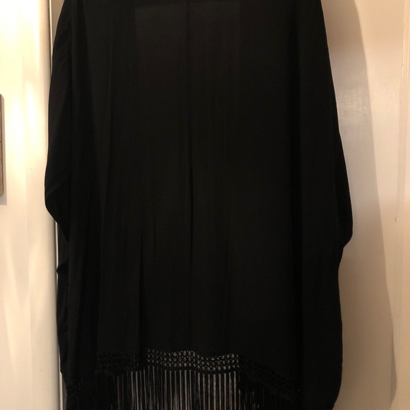 Aritzia Talula fringe shawl, size s/m - Picture 9 of 11